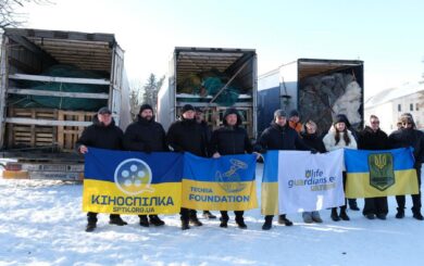 От тюльпанов до дронов: как б.у. сетки из Европы спасают украинские города и позиции от вражеских »птичек»
