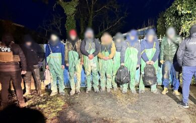 Брали в доларах та криптовалюті: на Одещині викрили схему для ухилянтів
