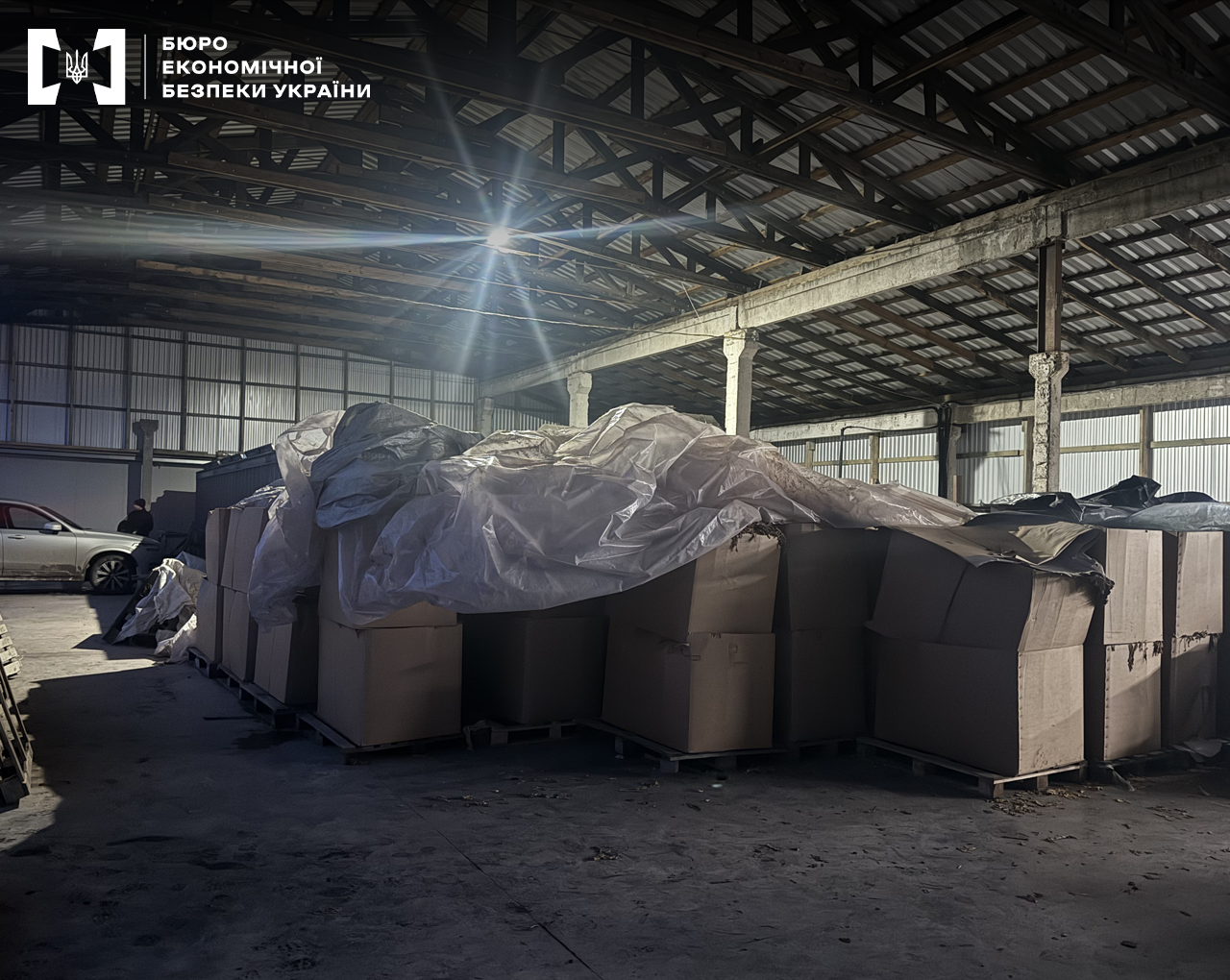 Почти 34 тонны сырья: в Киеве ''накрыли'' незаконное производство табака