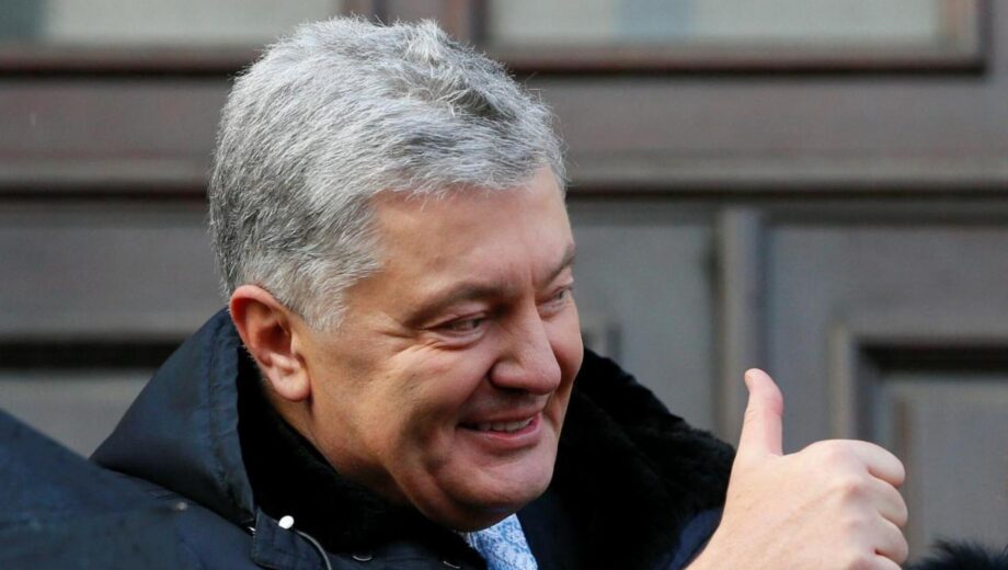 Порошенка звинуватили у піарі на військовій техніці, купленій за бюджетні кошти