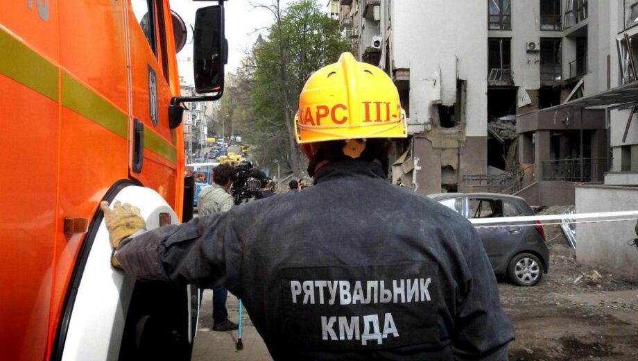 Нічна атака дронів на Київ: постраждали троє людей, є руйнування