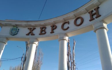 Оккупанты обстреляли Центральный район Херсона: есть пострадавшие
