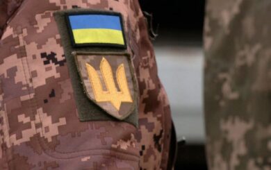 Украинцы призывают Кабмин повысить зарплату военным в четыре раза