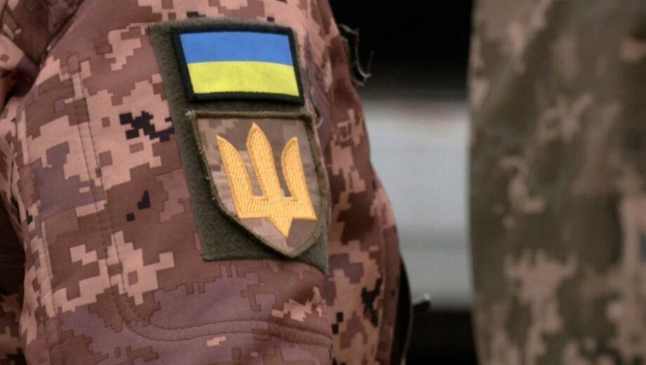 Украинцы призывают Кабмин повысить зарплату военным в четыре раза