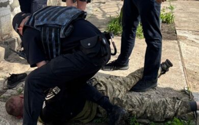В Кировоградской области мужчина с автоматом зашел в магазин »за продуктами»: задержан по горячим следам