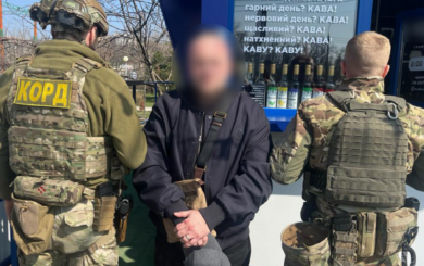 На Запоріжжі знешкоджено групу вимагачів та крадіїв, яку курирував кримінальний авторитет