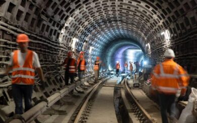 На красной линии метро в Киеве приостановили движение поездов: подробности