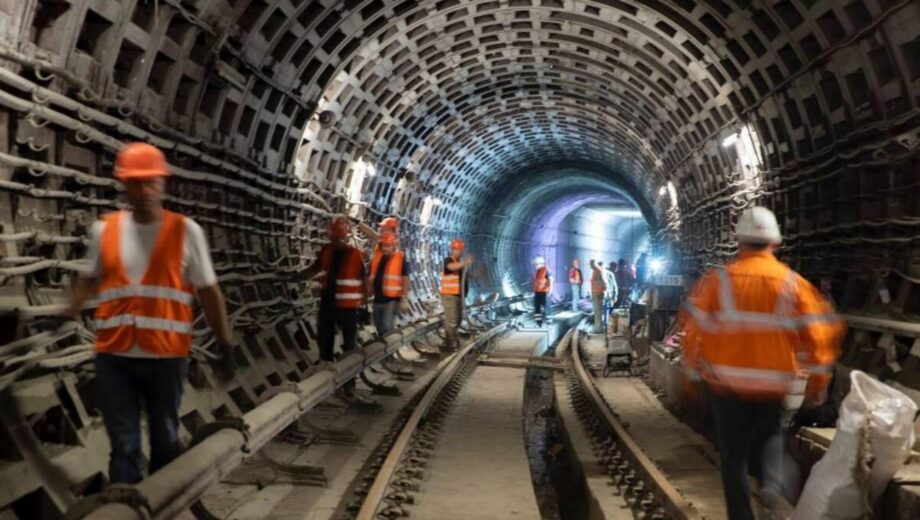 На красной линии метро в Киеве приостановили движение поездов: подробности