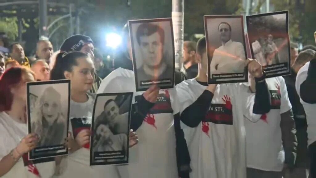 Протести в сербському Новому Саді: після трагедії на вокзалі тисячі вимагали відставки влади (фото)
