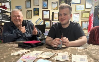 Господин Степан Семков неустанно помогает львовскому волонтерскому центру