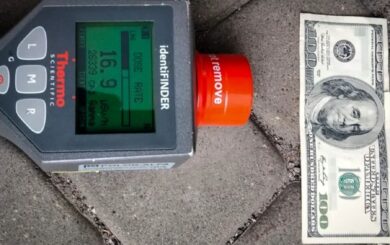Українку не пустили до Польщі через ”радіоактивну” 100-доларову купюру