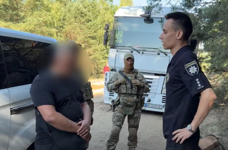 Волынские полицейские ликвидировали наркобизнес: пять задержанных, изъята граната и пистолеты