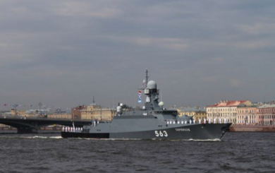 Российский ракетный корабль »Серпухов» сгорел в Калининградской области