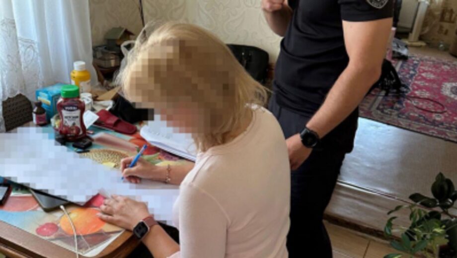 Полтавська прокуратура розслідує незаконне отримання зарплати військовослужбовицею