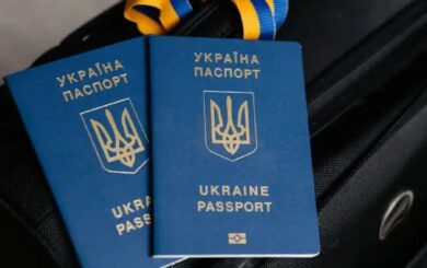 Загранпаспорта больше не действительны? Украинцам объяснили, какие документы утратят силу в 2026 году