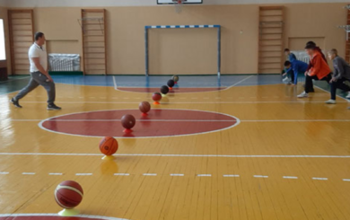 В Ужгороде 10-классник скончался на уроке физкультуры