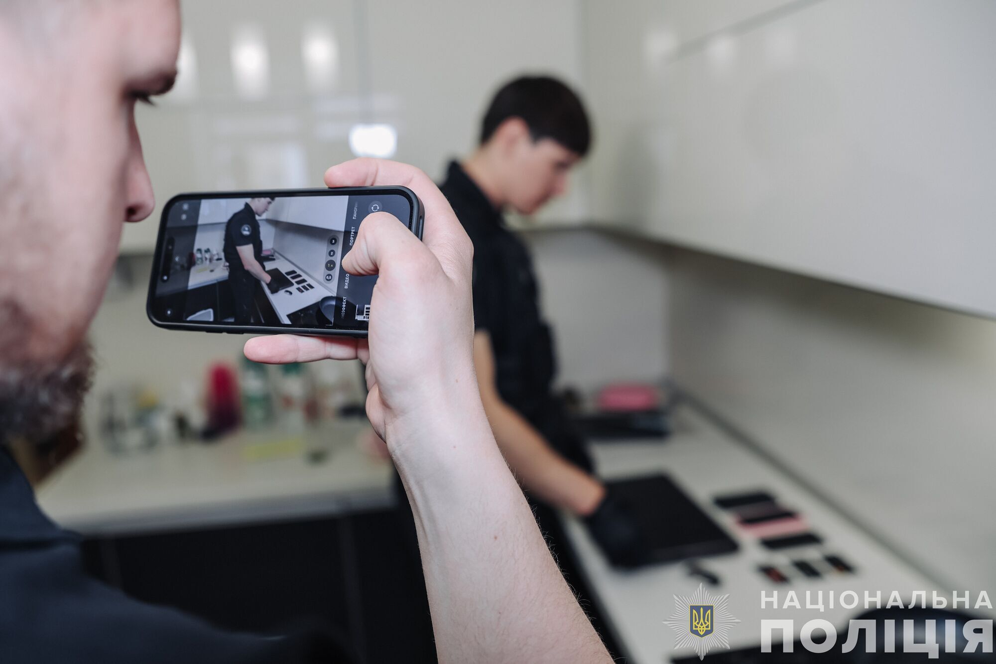 Полиция раскрыла масштабную схему изготовления поддельных документов в Харькове и Мукачево (фото, видео)