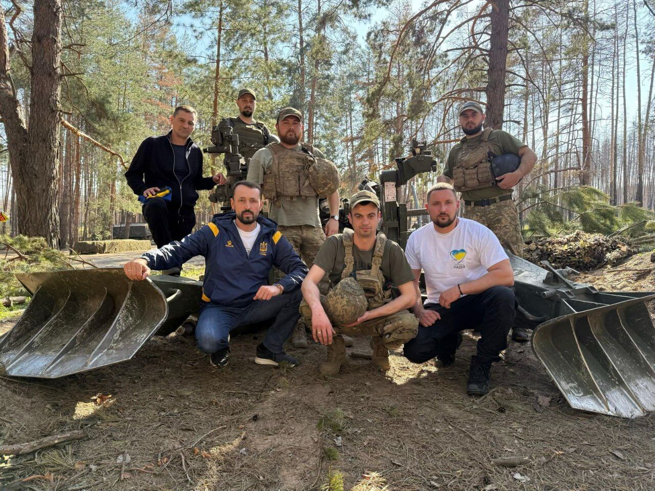 Благотворители из фонда ''Надежда'' продолжают доставлять технику на передовую
