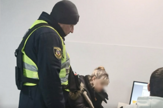 В Киевской области разоблачили женщину с микрокамерой на экзамене по ПДД: результат аннулировали