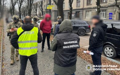 Коррупционная схема Юго-Западного управления: более 2 млн грн наличными и 25 тыс. долларов изъято во время обысков