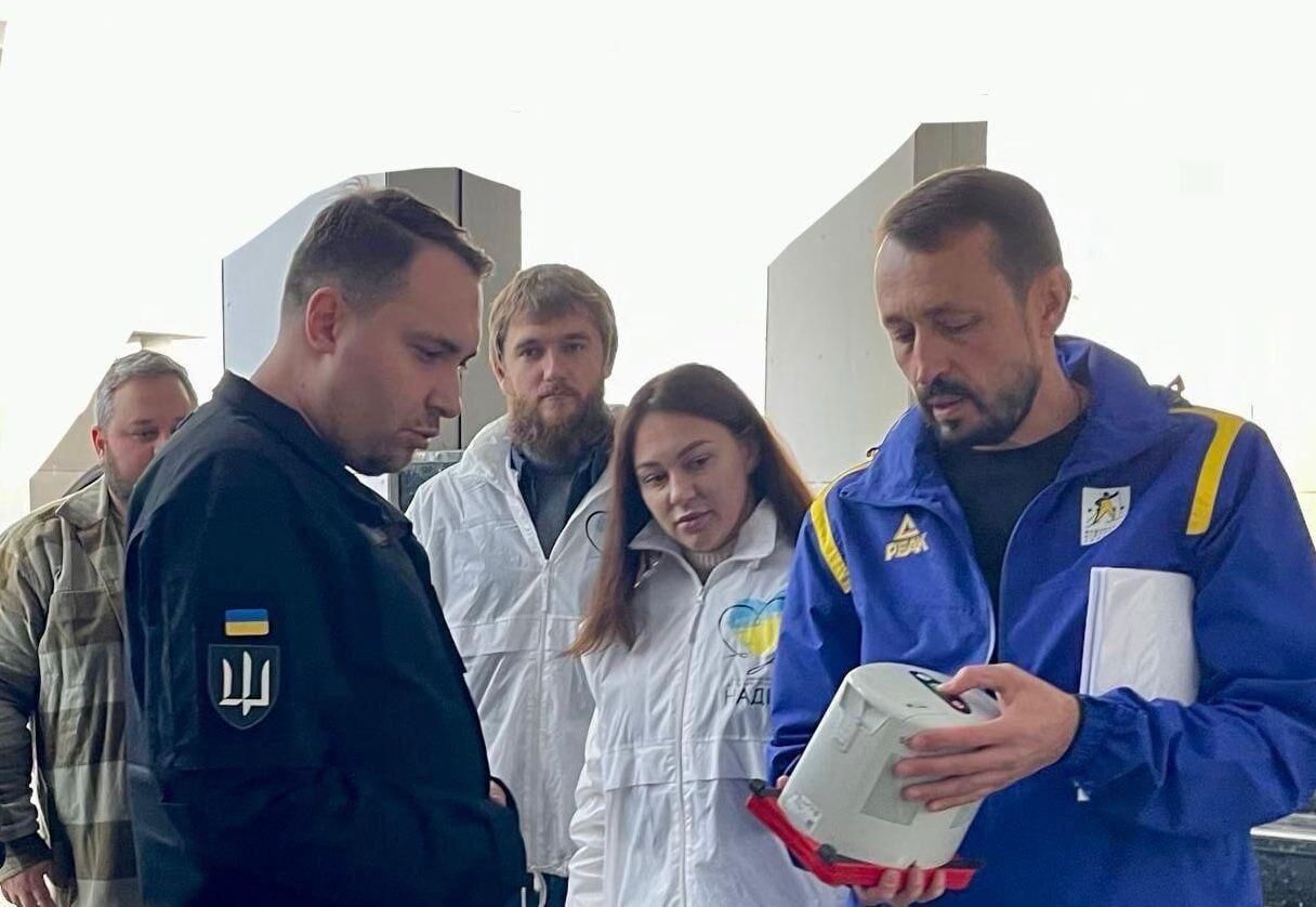 Фонд ''Надія'' та Валерій Дубіль передали 250 систем EasyPulse на передову