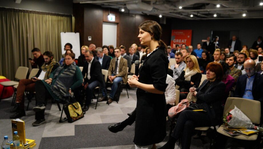 Екатерина Одарченко запускает лекцию »Торговля влиянием: мифы, деньги и реальный лоббизм»