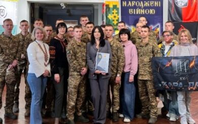 Майстер-клас ”Мій шеврон”: молоді гвардійці поєднали традицію, символіку й особисті історії