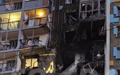 Массовая атака БПЛА в Московской области: пострадали жилые дома и аэропорт