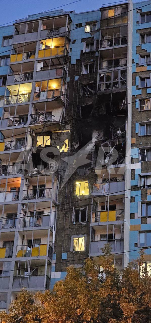 Масова атака БПЛА в Московській області: постраждали житлові будинки та аеропорт