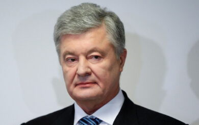 Конфликт вокруг командировки Порошенко: что известно