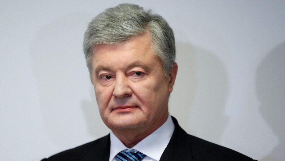 Конфлікт навколо відрядження Порошенка: що відомо