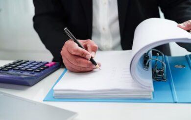 Могут ли забронировать работника на дистанционной работе: объяснение юристов и условия в 2026 году