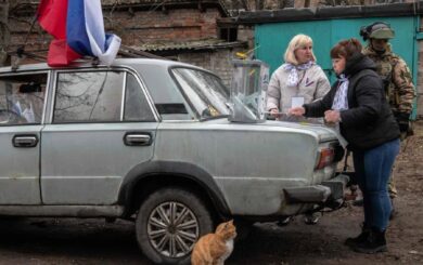 СБУ звинуватила колаборантку у співпраці з окупантами під час ”виборів” на Луганщині