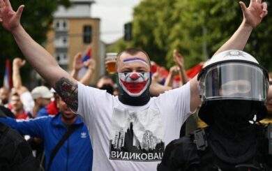 Схватки болельщиков перед матчем Сербия-Англия: пострадали англичанин и полицейский