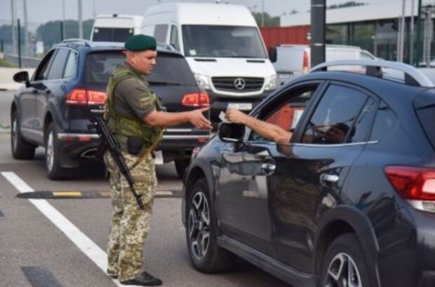 Росіяни розганяють ”зраду” про нібито масову втечу з України чоловіків 18–22 років