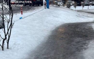 Столичный чиновник переплатил 2 миллиона гривен за дорожную соль