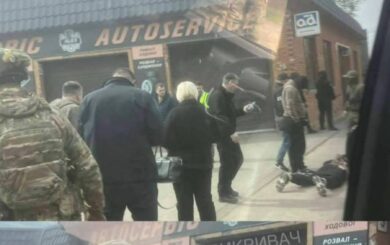 Автомобили »для фронта» продавали гражданским: громкий скандал произошел под Киевом