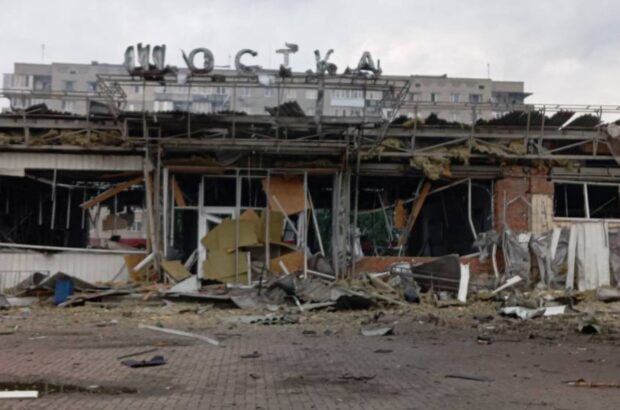 Армія рф знищила будівлю вокзалу на Сумщині прямим влучанням десятків шахедів