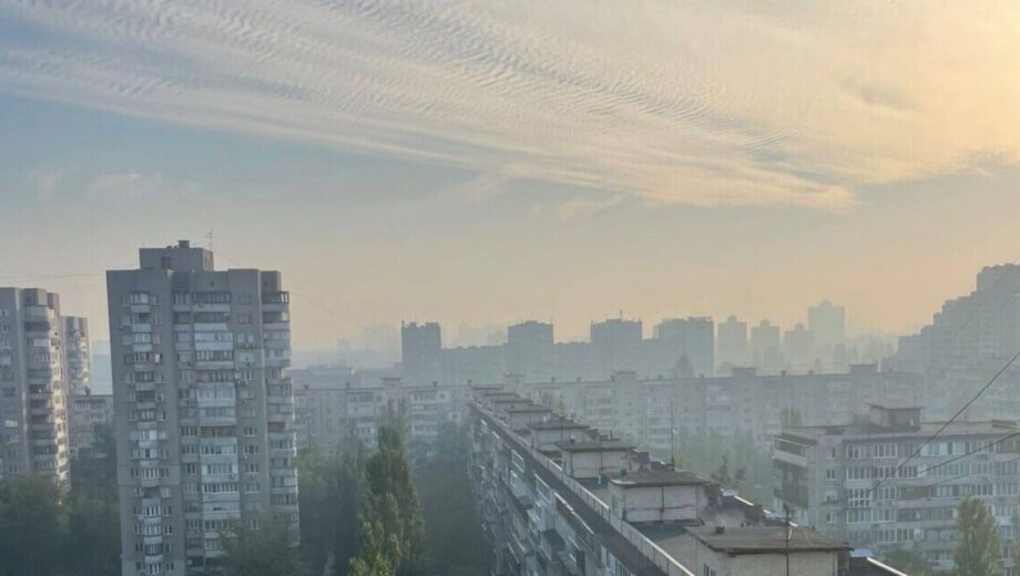 Киевлян призывают не выходить надолго на улицу и закрыть окна в домах