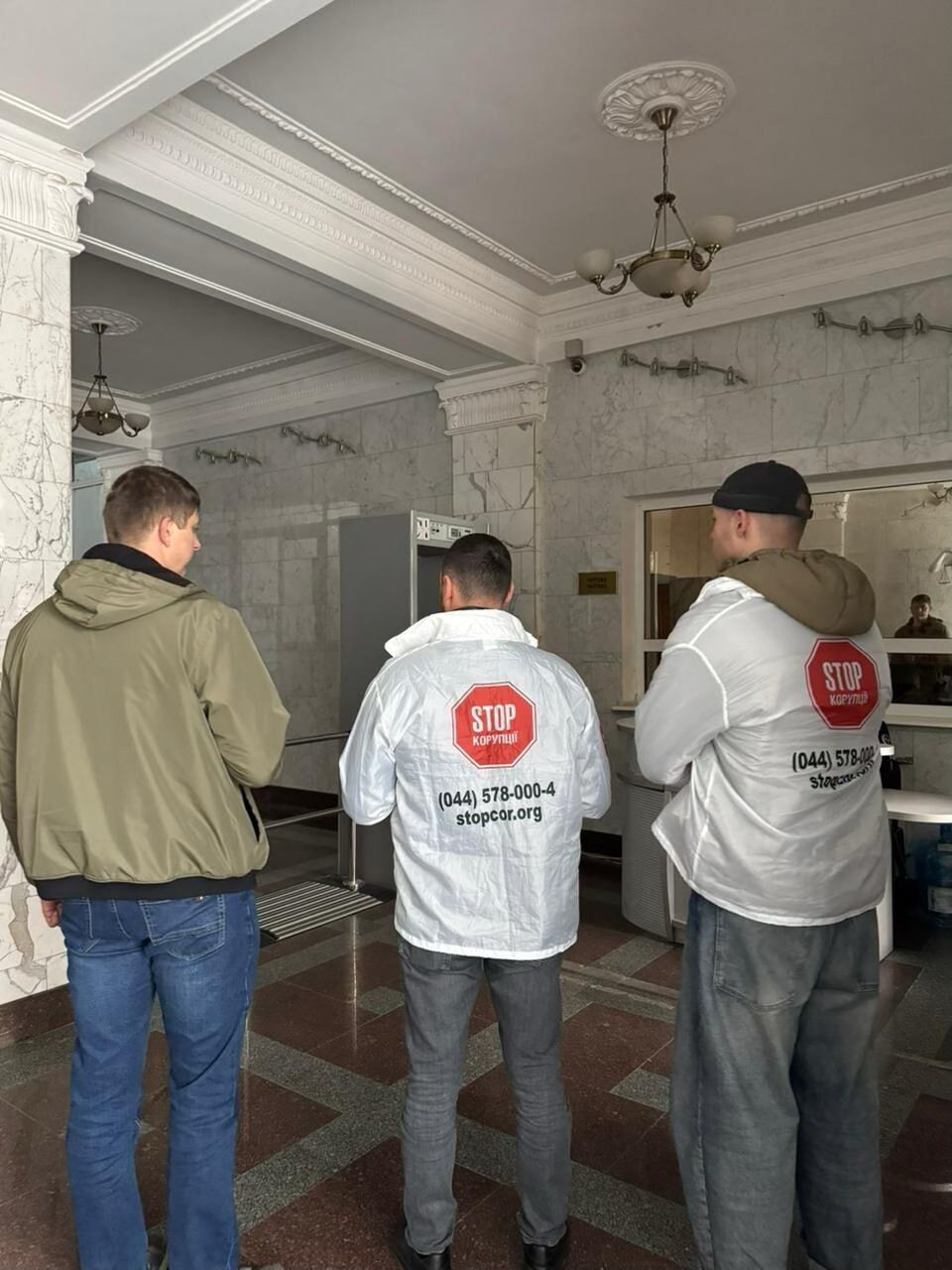 Російські обстріли як ''алібі''? Як судді Чернігівської апеляції Заблотний, Антипець і Оседач уникають спілкування з медіа