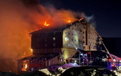 У Туреччині пожежа в готелі на гірськолижному курорті забрала життя 66 осіб