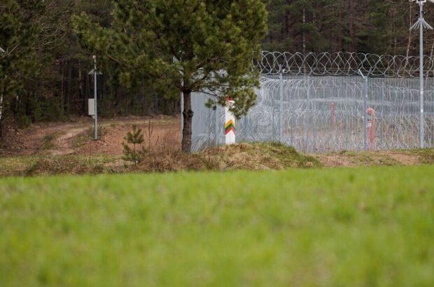 Балтійська лінія оборони: Литва перекриває дороги на межі з рф та білоруссю