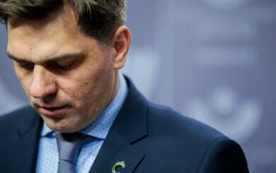 Министр культуры Литвы Адамавичюс уходит в отставку после вопроса о Крыме
