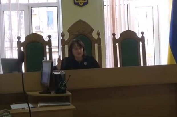 ”Без коментарів”: суддя-господарниця Трофименко відмовилась пояснити купівлю елітного авто за 2,5 млн під час війни