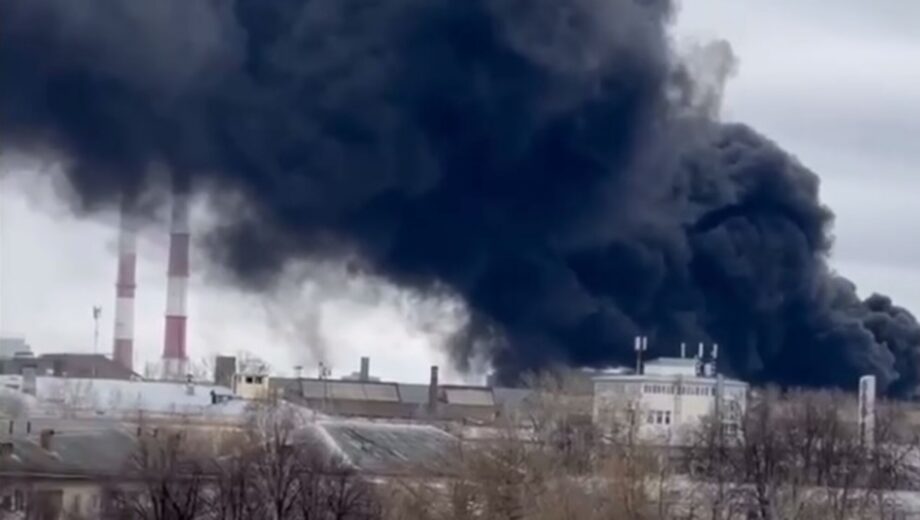 Пожар на »Уралмашзаводе»: огонь охватил склад с лакокрасочными материалами