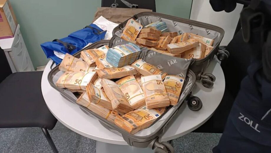 В Мюнхене у украинского пенсионера отобрали €455 тыс