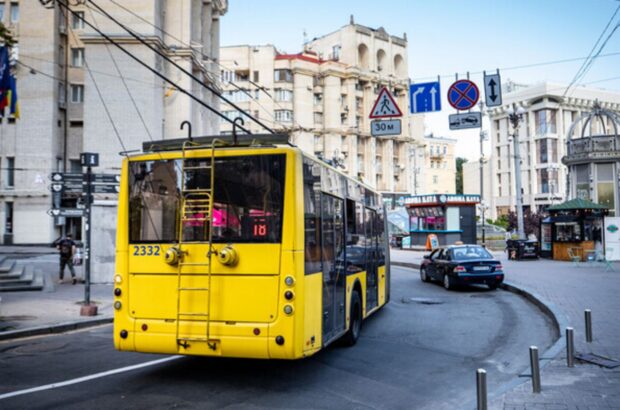 У Києві можуть дозволити рух транспорт під час тривог, але є умови