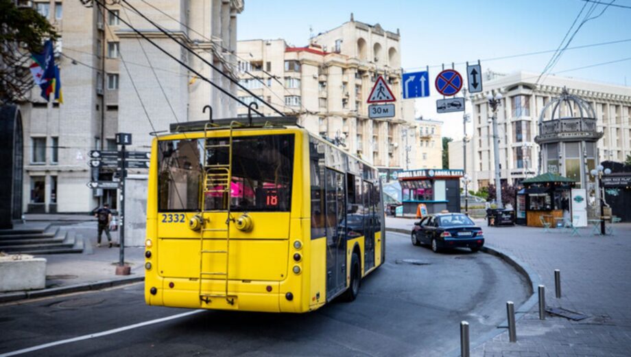 У Києві можуть дозволити рух транспорт під час тривог, але є умови