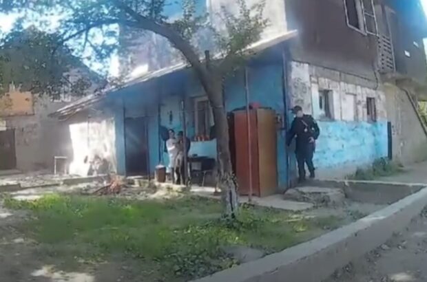 Під час затримання у Рахові поліцейський постраждав від пожежі, спричиненої ревнивим чоловіком
