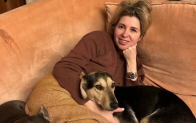 »Поезжайте в свою Одессу»: в Киеве женщина ударила Павелецкую из-за замечаний о собаке без поводка